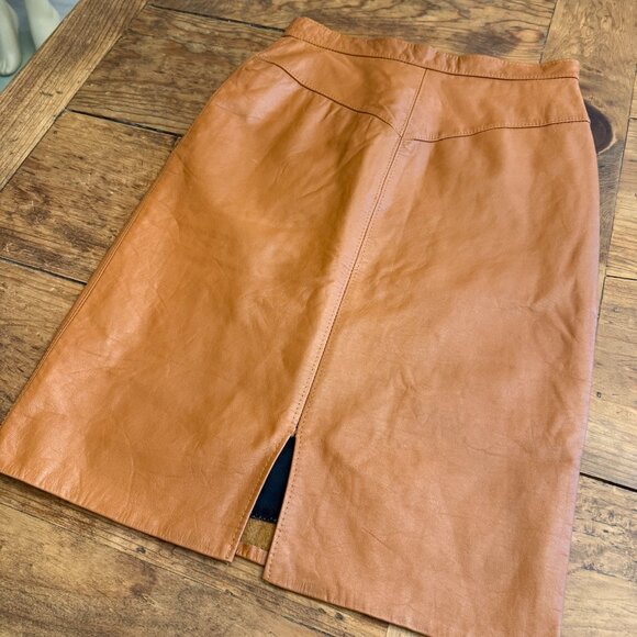 VINTAGE: SLIM CUT LEATHER SKIRT - Picture 1 of 7
